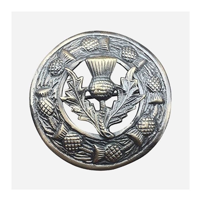Fly plaid badge brooch with Celtic knot and antique finish for securing Scottish kilt tartan